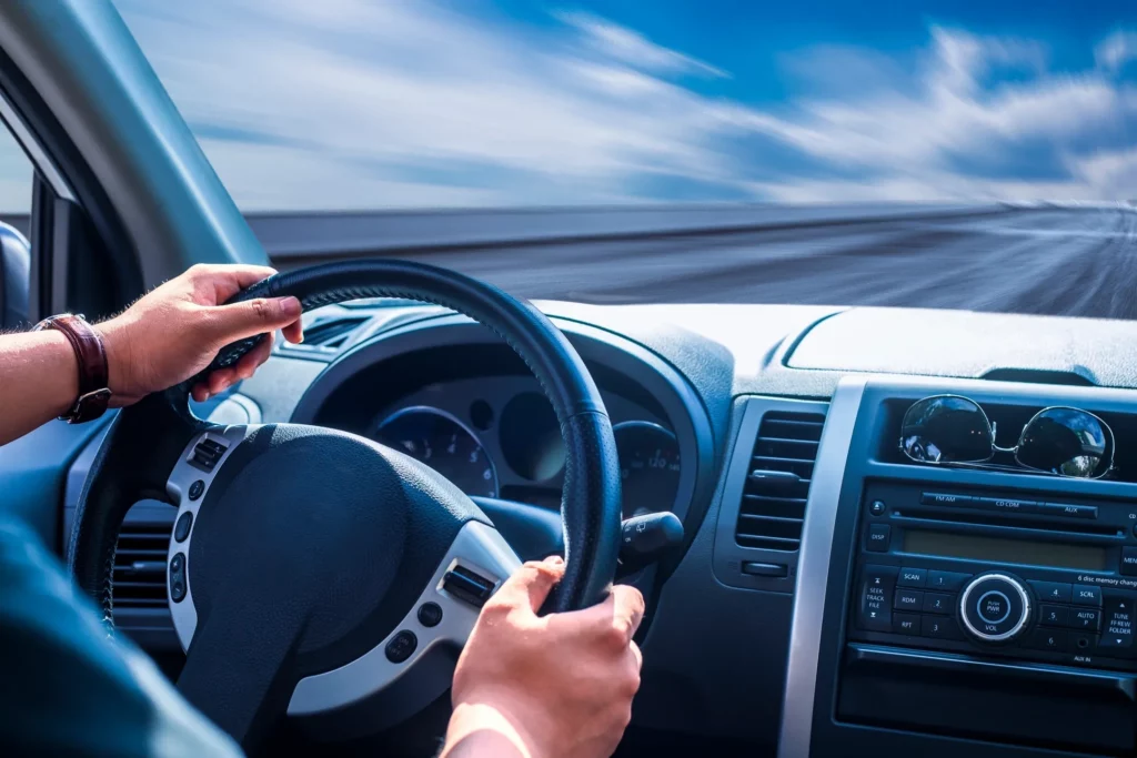 Defensive Driving Ontario – Driver scanning road for safety hazards